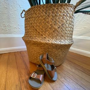 Unisex Salt Water Sandals in Tan, Sz 6 Toddler